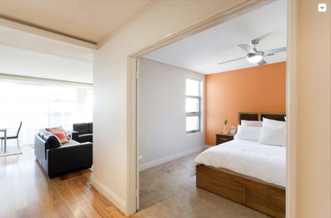 Adele's Luxury South Beach Apartment With King Bed - Accommodation Rockhampton 4