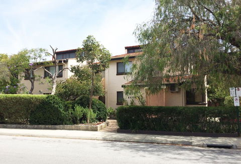 Kenata-Fairway Apartment Hotel - Accommodation Rockhampton 0