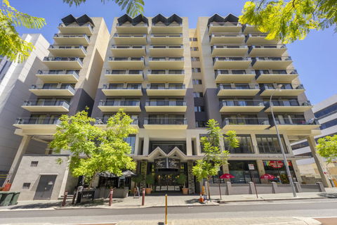 Oversized Eastend Sleeps 6 Free PARKING+POOL WIFI - Accommodation Rockhampton 21
