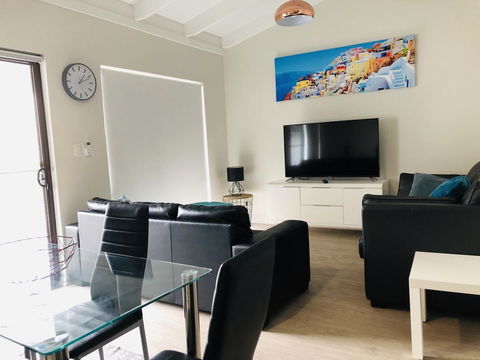 West Beach Lagoon 218 - Outstanding Value! - Accommodation Rockhampton 1