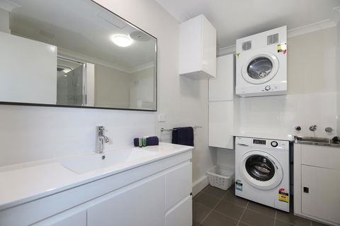 West Beach Lagoon 218 - Outstanding Value! - Accommodation Rockhampton 11
