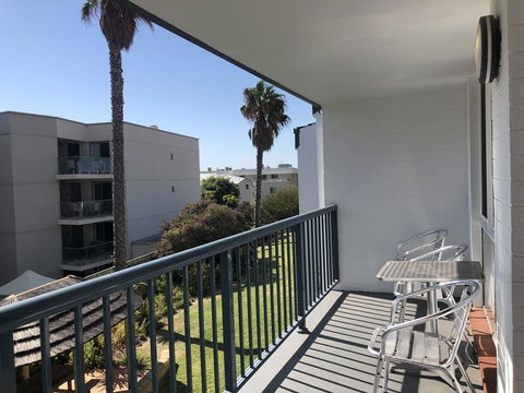 West Beach Lagoon 218 - Outstanding Value! - Accommodation Rockhampton 12