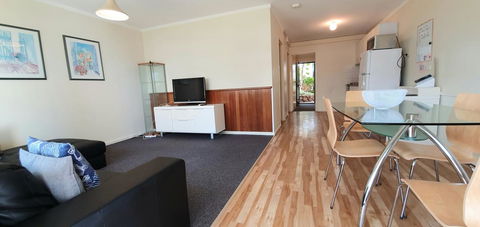 West Beach Lagoon 208 â€“ Great Value! - Accommodation Rockhampton 5
