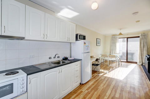 West Beach Lagoon 208 â€“ Great Value! - Accommodation Rockhampton 12