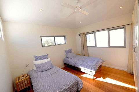 Sunny Blinco Street House - Accommodation Rockhampton 10