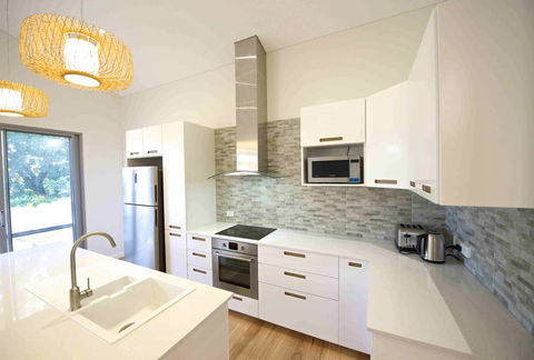 Sunny Blinco Street House - Accommodation Rockhampton 6