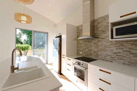 Sunny Blinco Street House - Accommodation Rockhampton 3