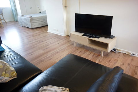 Studio 208 With Ocean Views - Accommodation Rockhampton 9