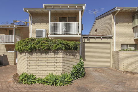 Leederville Townhouse - Accommodation Rockhampton 12