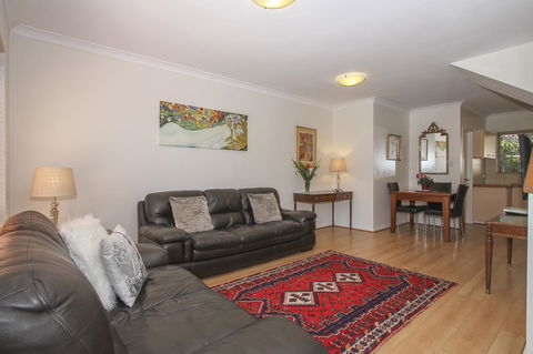 Leederville Townhouse - Accommodation Rockhampton 0