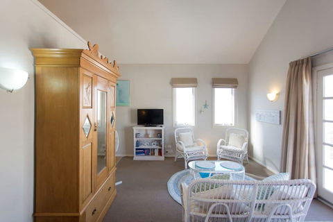Fremantle Local Beach Studio - Accommodation Rockhampton 2