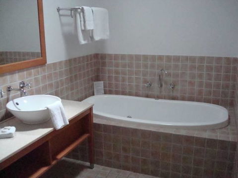Presidential Bungalow - Accommodation Rockhampton 3