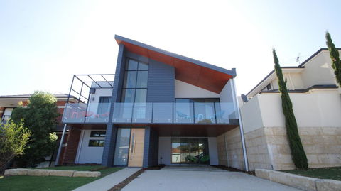 Sunset Place Apartments - Accommodation Rockhampton 0
