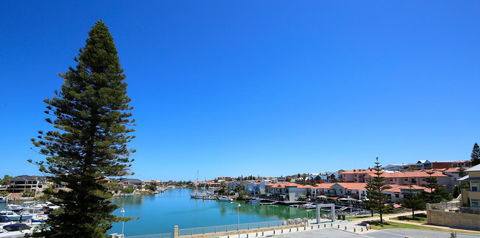 Studio Style Mindarie Marina - Accommodation Rockhampton 0