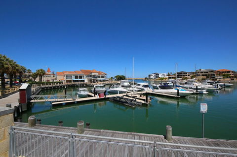 Studio Style Mindarie Marina - Accommodation Rockhampton 10