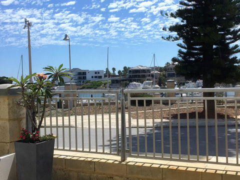 Studio Style Mindarie Marina - Accommodation Rockhampton 1