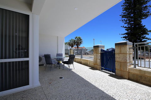 Studio Style Mindarie Marina - Accommodation Rockhampton 12