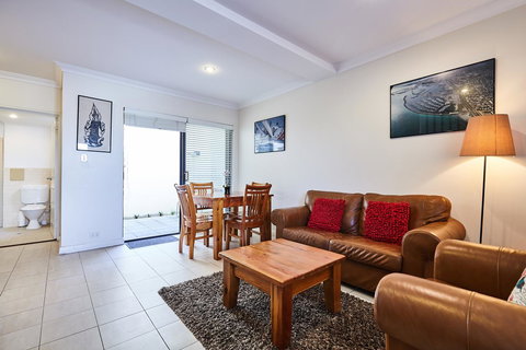 Fremantle Townhouse Unit 6 - Accommodation Rockhampton 1