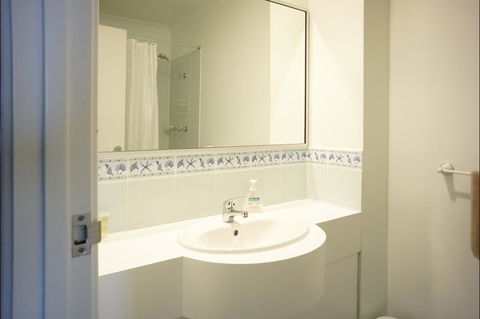 Oceanside 8 - Accommodation Rockhampton 12