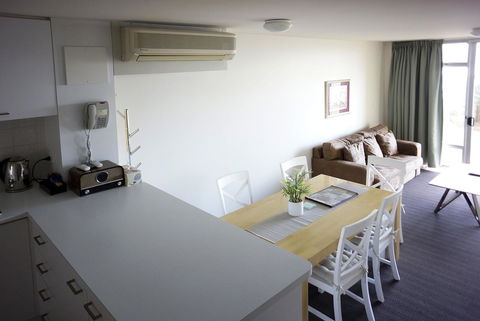 Oceanside 8 - Accommodation Rockhampton 7