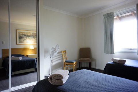 Oceanside 8 - Accommodation Rockhampton 9