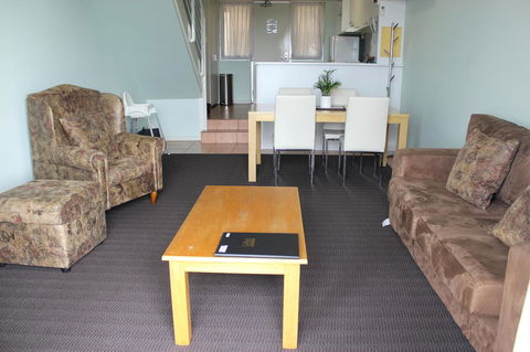Oceanside 8 - Accommodation Rockhampton 3