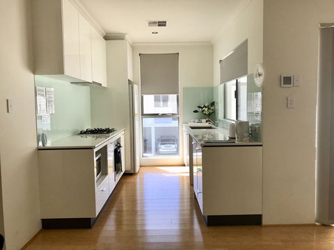 Gerring Court With Free 1 Car Bay Parking - Accommodation Rockhampton 10