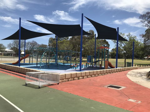 Gerring Court With Free 1 Car Bay Parking - Accommodation Rockhampton 21