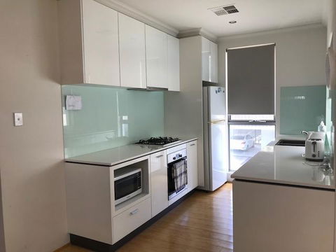 Gerring Court With Free 1 Car Bay Parking - Accommodation Rockhampton 8