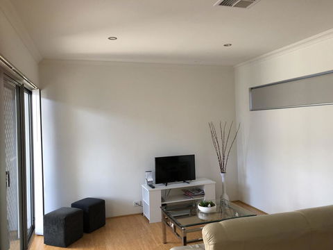 Gerring Court With Free 1 Car Bay Parking - Accommodation Rockhampton 13