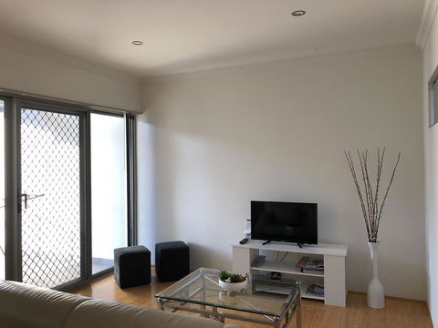 Gerring Court With Free 1 Car Bay Parking - Accommodation Rockhampton 12