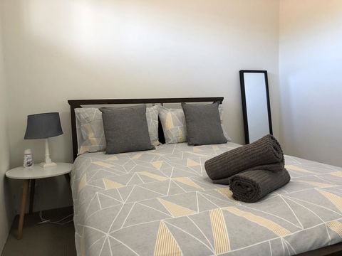Gerring Court With Free 1 Car Bay Parking - Accommodation Rockhampton 5