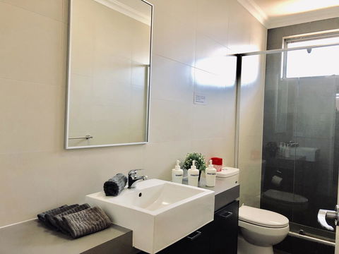 Gerring Court With Free 1 Car Bay Parking - Accommodation Rockhampton 6