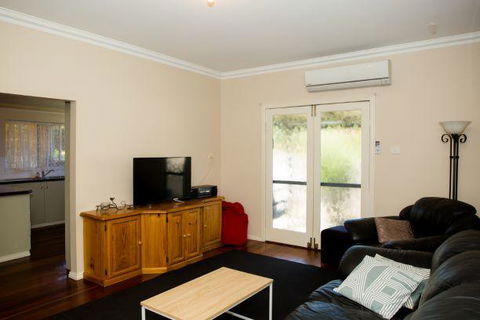 Yvonnes Rest Holiday Home - Accommodation Rockhampton 6