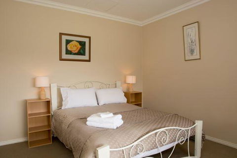 Yvonnes Rest Holiday Home - Accommodation Rockhampton 5