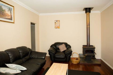 Yvonnes Rest Holiday Home - Accommodation Rockhampton 7
