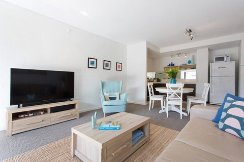 Beachside Living - South Fremantle - Accommodation Rockhampton 1