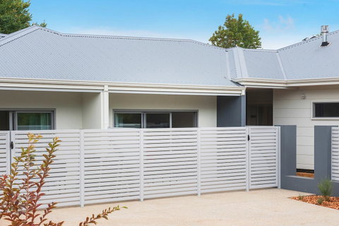 Churchill Studios - Accommodation Rockhampton 6