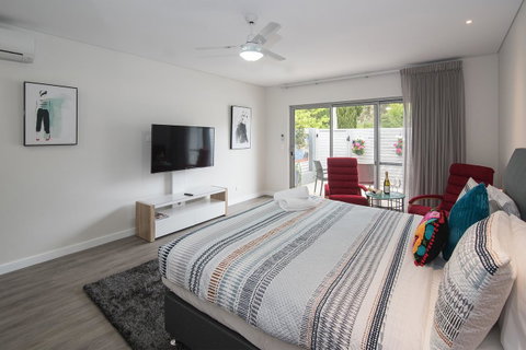 Churchill Studios - Accommodation Rockhampton 0