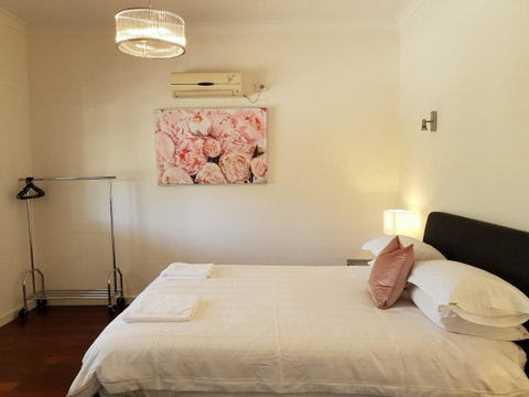 Leisurely Manor - Spacious Three Bedroom Home In Fremantle - Accommodation Rockhampton 1