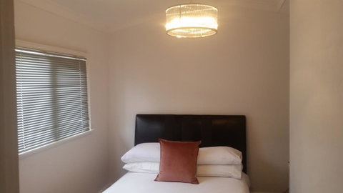 Leisurely Manor - Spacious Three Bedroom Home In Fremantle - Accommodation Rockhampton 7