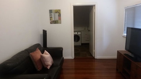 Leisurely Manor - Spacious Three Bedroom Home In Fremantle - Accommodation Rockhampton 11