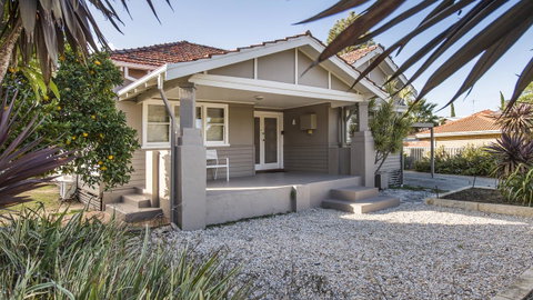 Leisurely Manor - Spacious Three Bedroom Home In Fremantle - Accommodation Rockhampton 16