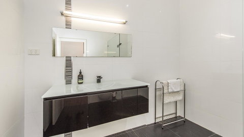 Leisurely Manor - Spacious Three Bedroom Home In Fremantle - Accommodation Rockhampton 18