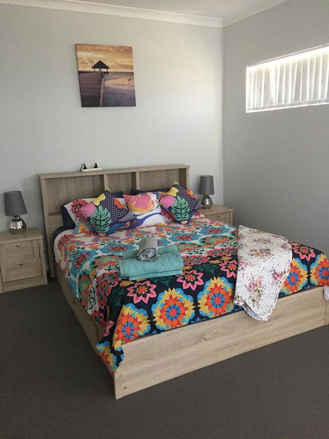 Beach House At SeaScapes.. - Accommodation Rockhampton 5