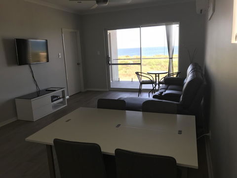 Beach House At SeaScapes.. - Accommodation Rockhampton 18