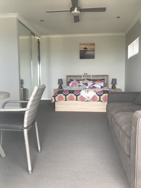 Beach House At SeaScapes.. - Accommodation Rockhampton 9