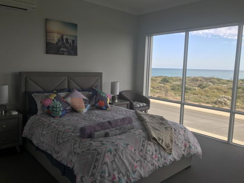Beach House At SeaScapes.. - Accommodation Rockhampton 6