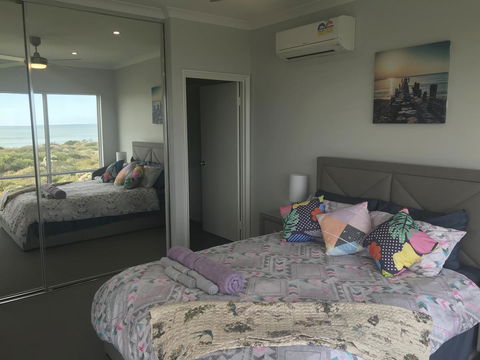 Beach House At SeaScapes.. - Accommodation Rockhampton 8