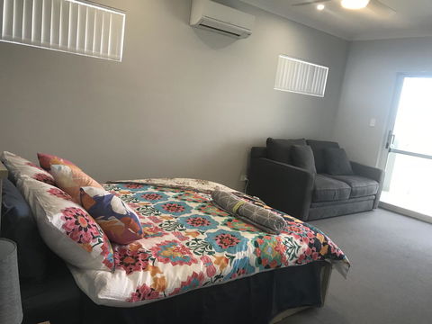 Beach House At SeaScapes.. - Accommodation Rockhampton 10